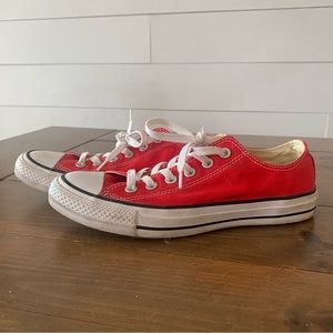 Womens converse size 8 red